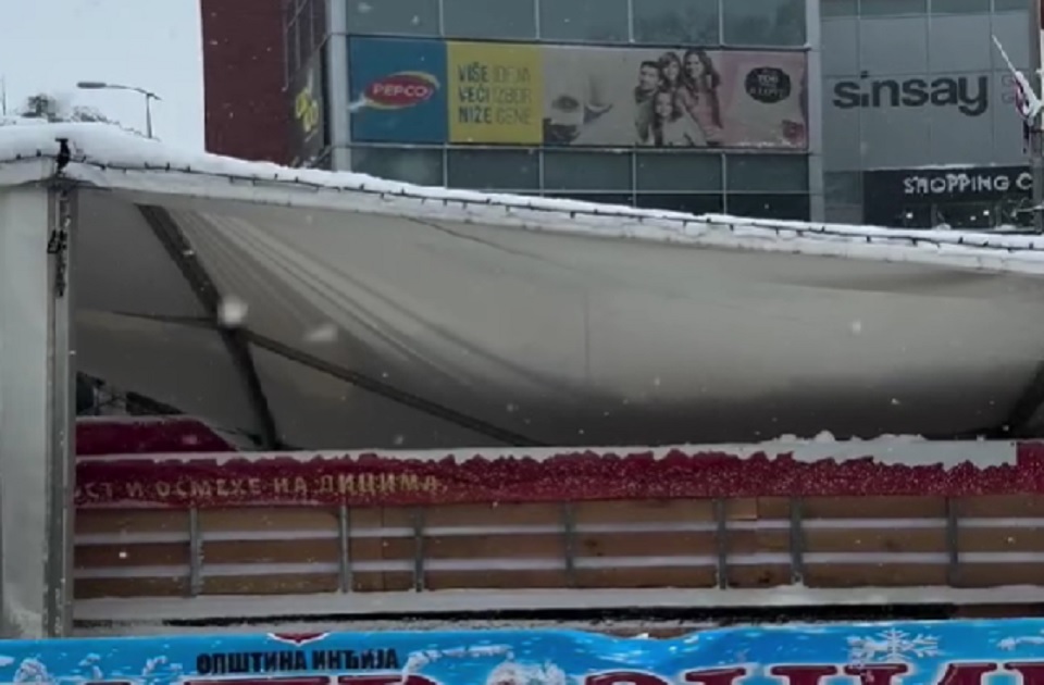 Leszakadt a jégpálya feletti tető is Inđijában