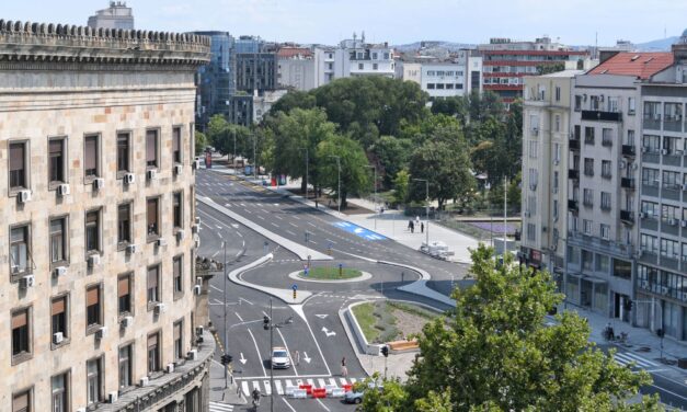 Bosszúságot és vidámságot okoz az új körforgalom Ćacilendnél (videókkal)