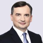 Ennek a 26 bűncselekménnyel vádolt lengyel politikusnak adott menedéket Orbán