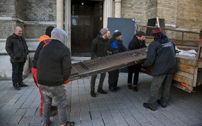 Kezdődik a Mária Szent Neve templom felgyújtott ajtajának a helyreállítása