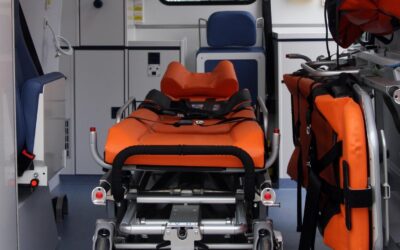 Tömegkarambol az autópályán, óriási a torlódás, mentőhelikopter ment a helyszínre