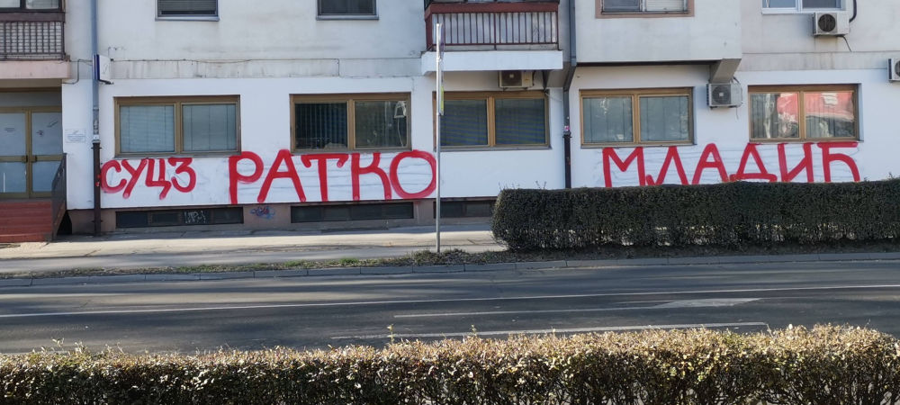 „Provokáció és közterület gyalázás a háborús bűnös dicsőítése”