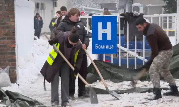 Az egyetemisták szolidaritási akciója a hó és jég miatt