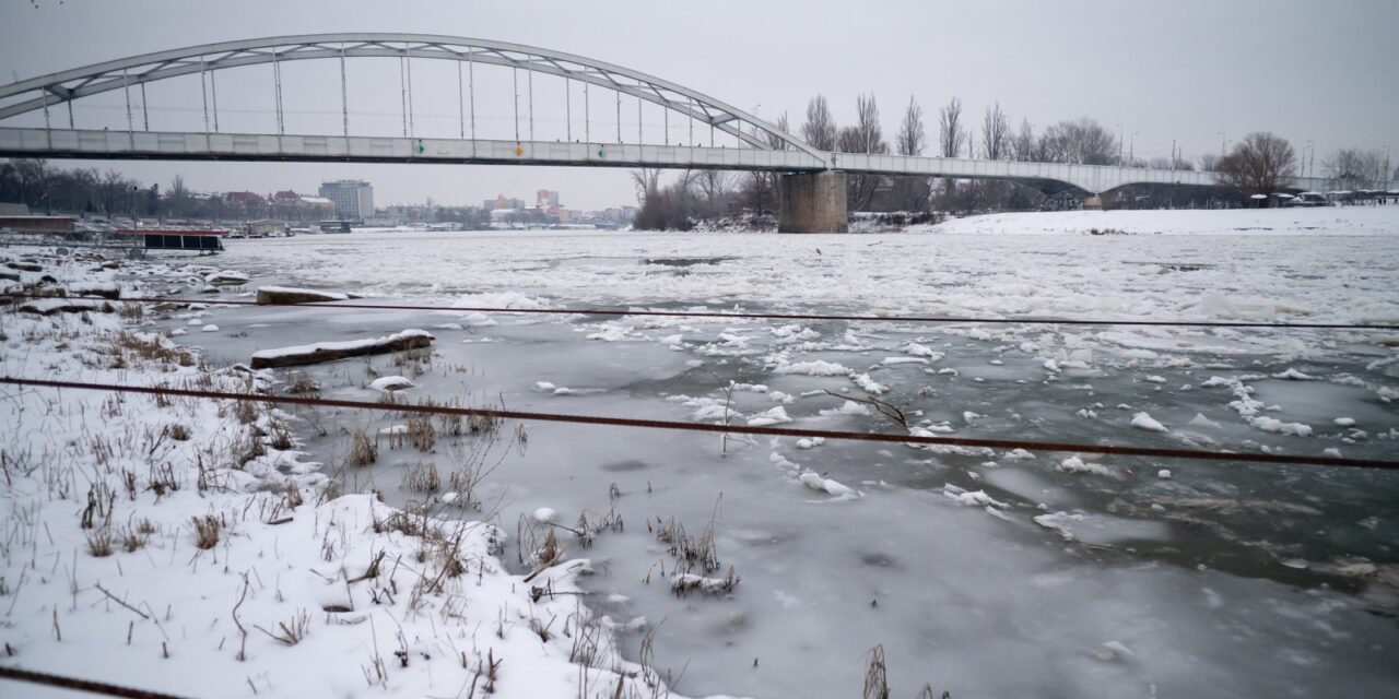 Teljes hajózási tilalom van a Tiszán