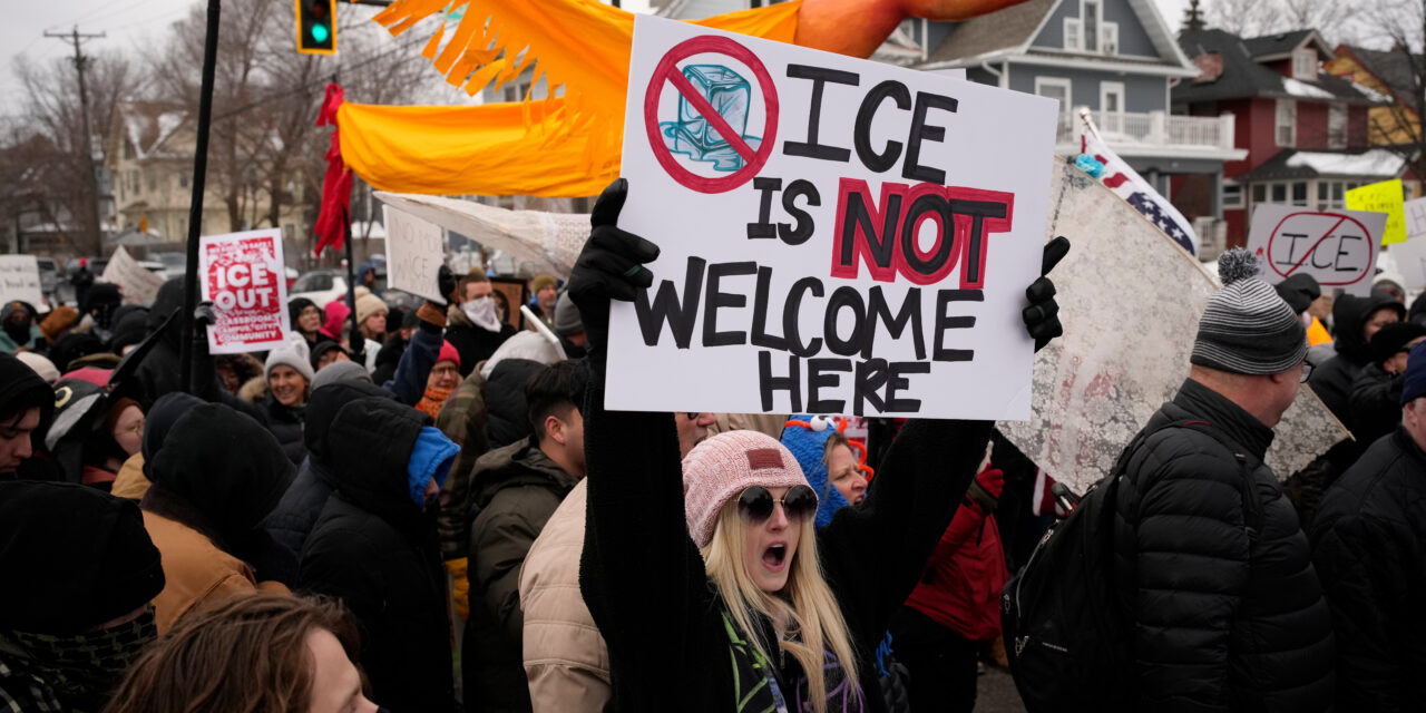 Számos amerikai városban tüntettek az ICE brutális akciói ellen