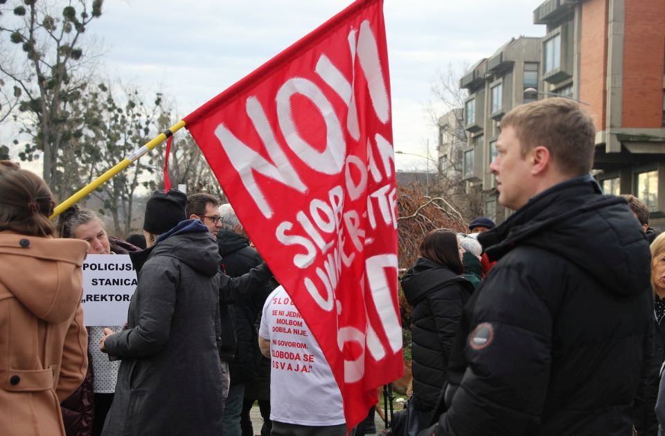 A kibővített szenátus többségének a neve szerepel a haladók támogatóinak a listáján