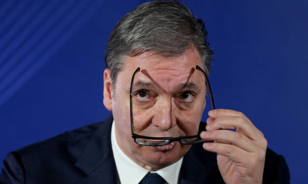 Vučić söpredéknek nevezte az ügyészeket, majd azt mondta, mindenkinek megkegyelmez a Vezérkar-ügyben