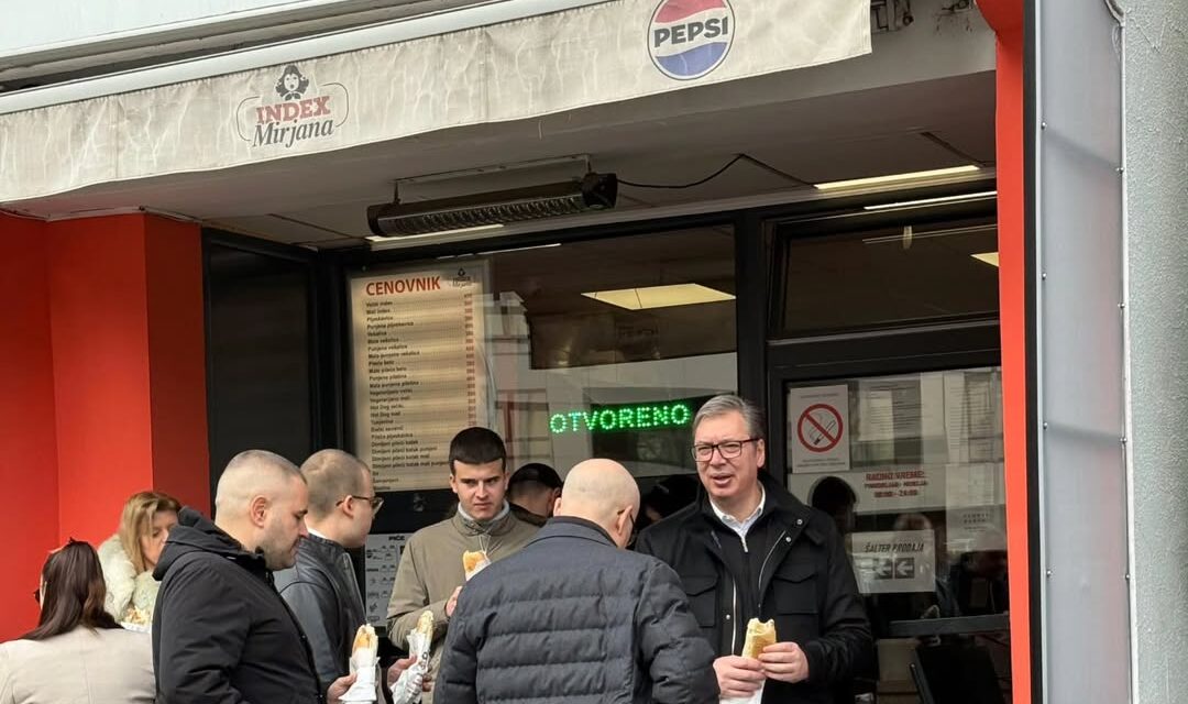 Vučić csak úgy megjelent az újvidéki vásáron