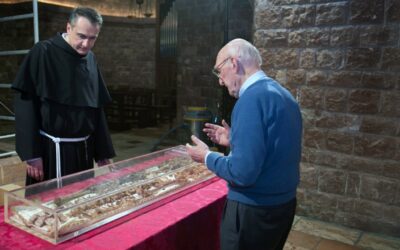 Első alkalommal állítják ki Assisi Szent Ferenc földi maradványait Assisiben