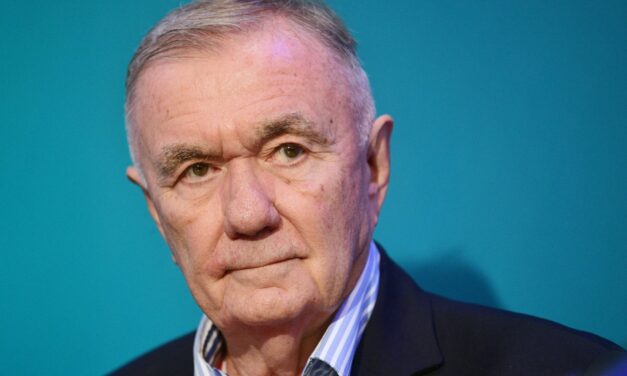 Tíz ember leváltásával valódi változást nem lehet elérni