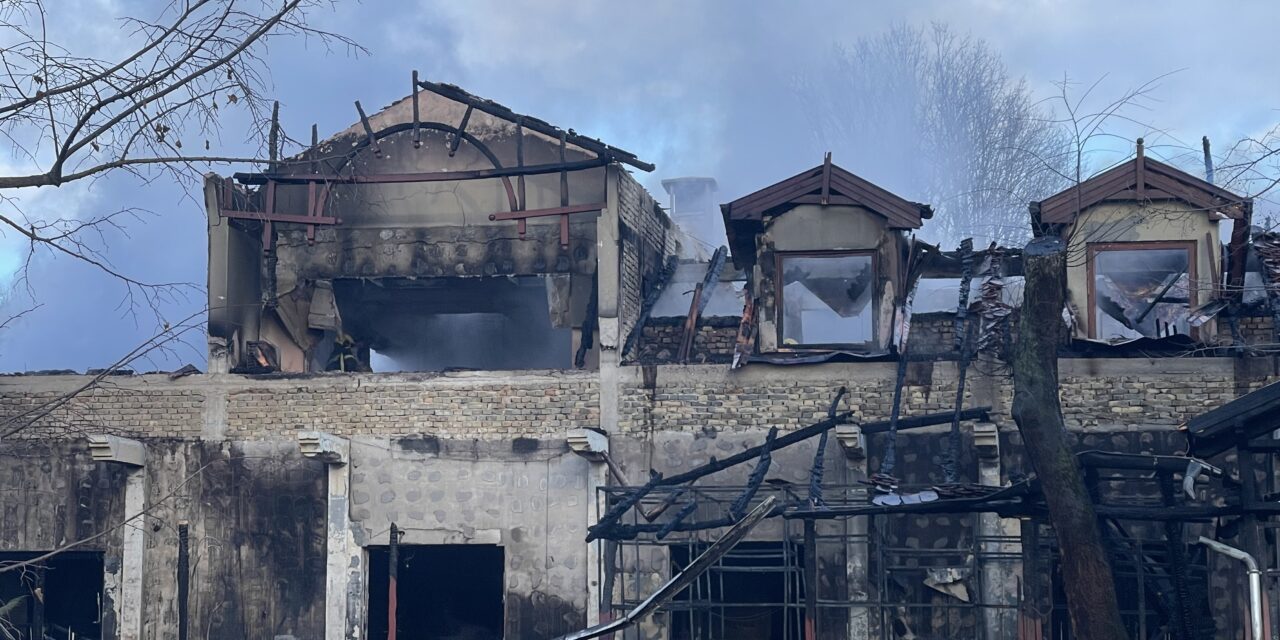 <span class="entry-title-primary">Mintegy 1000 négyzetméter vált a tűz martalékává</span> <span class="entry-subtitle">A Kisvendéglő megsemmisülése pótolhatatlan veszteség Palics és az egész közösség számára</span>