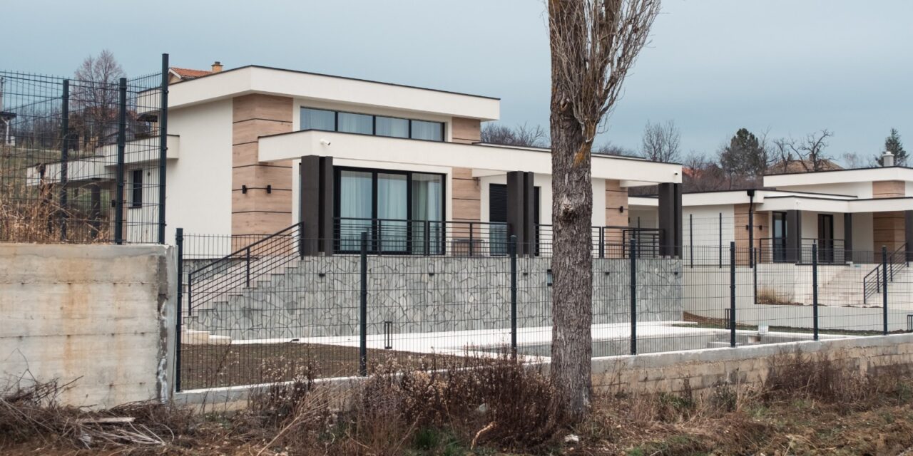 <span class="entry-title-primary">Miből futja luxusvillára a szerb terrorelhárítás parancsnokának?</span> <span class="entry-subtitle">A kivitelező egy emberölési kísérletért elítélt vállalkozó és a család régi barátja</span>