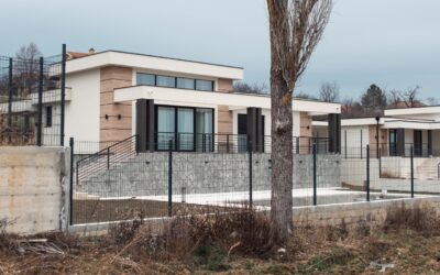 Miből futja luxusvillára a szerb terrorelhárítás parancsnokának? A kivitelező egy emberölési kísérletért elítélt vállalkozó és a család régi barátja