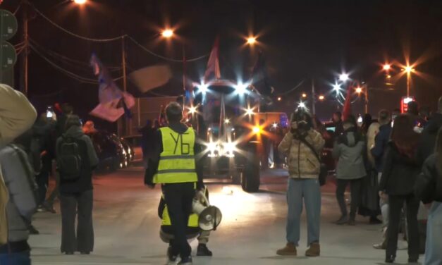 Diákok, rendőrök és verőemberek töltötték meg Ubot