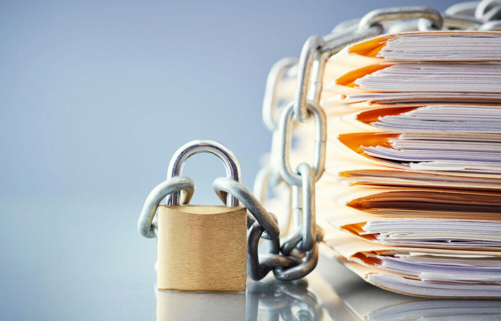 Titokban módosítják az adatvédelmi törvényt