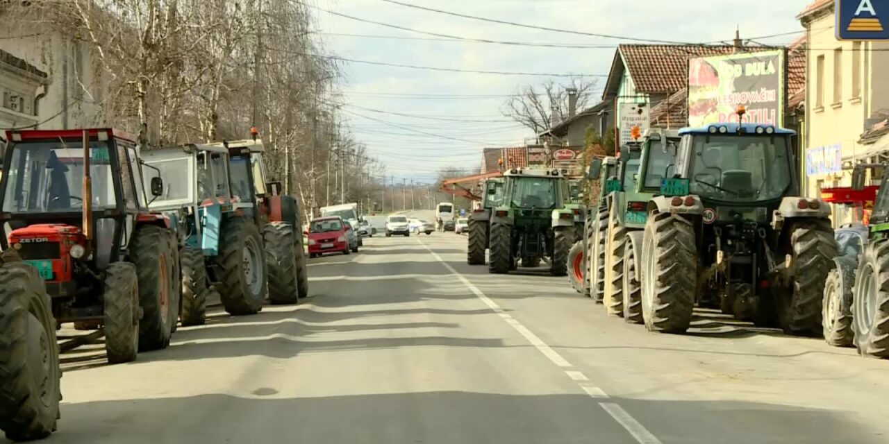 A gazdák szerint a hírszerzés feljelentésekkel fenyegette őket