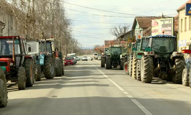 A gazdák szerint a hírszerzés feljelentésekkel fenyegette őket