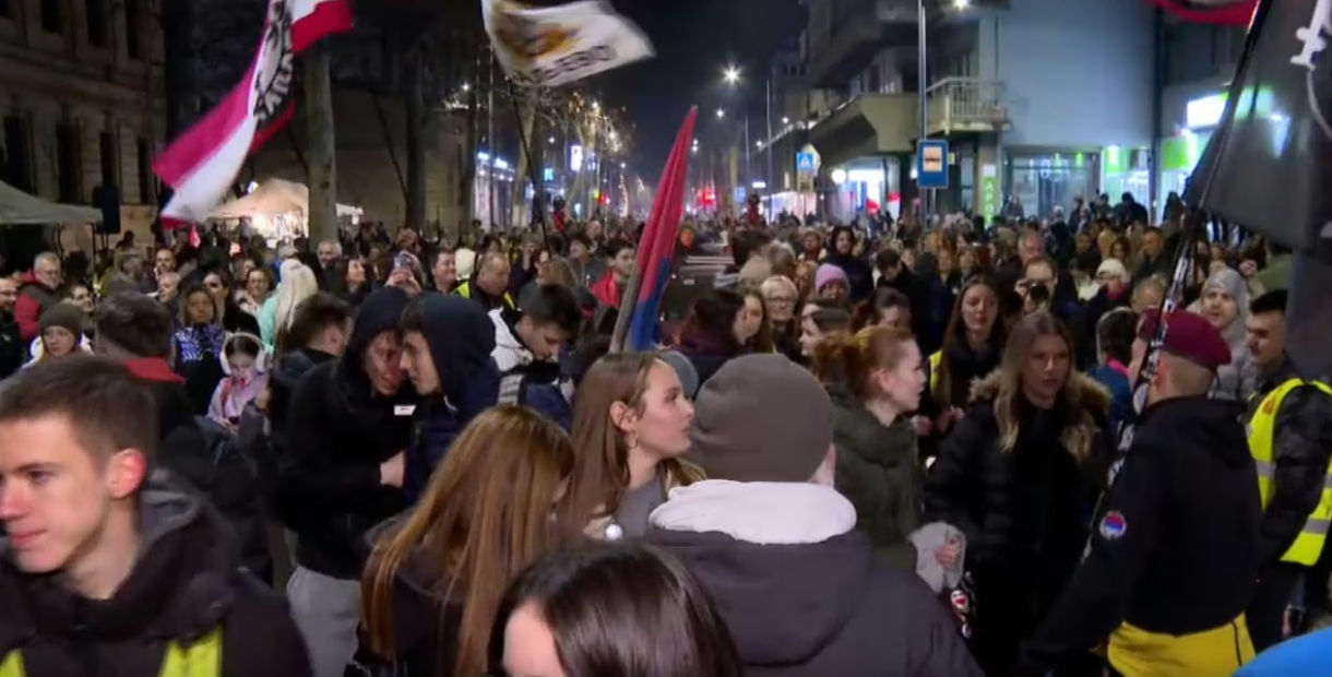 „A gyerekeket lepedőkben, összeverve hozták be”