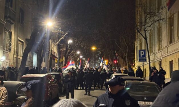 Rendőrkordon választotta szét a fasisztákat és az antifasisztákat