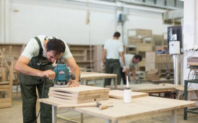 Három hónapja nem kaptak fizetést, hatszázan felálltak a gépek mellől