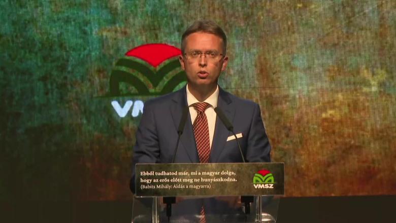 Vučić kitüntette Hankó Balázs magyar államtitkárt