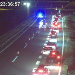 Négyen futottak át az autópályán, ketten meghaltak