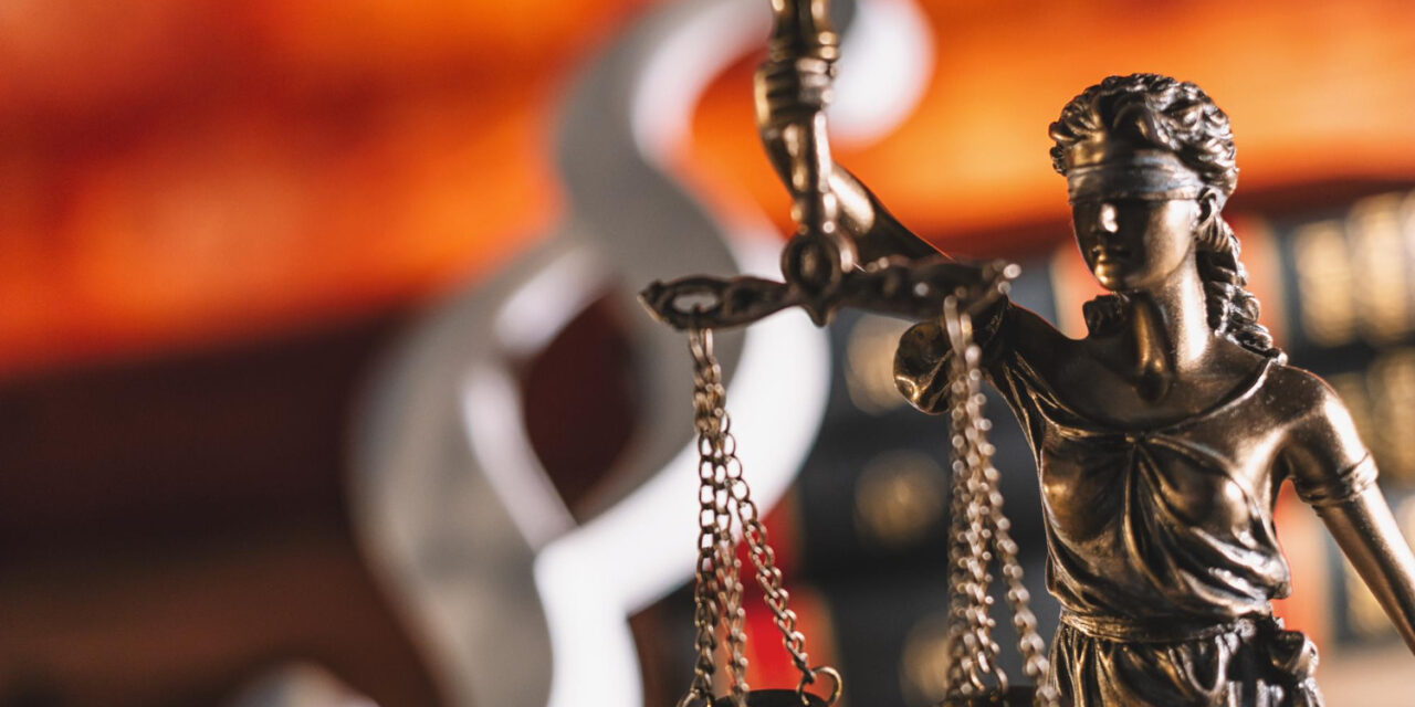 Igazságszolgáltatás itt és ott