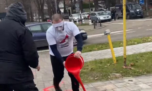 Maszkosok akarták festékkel leönteni a kúlai ellenzék aktivistáit (videóval)