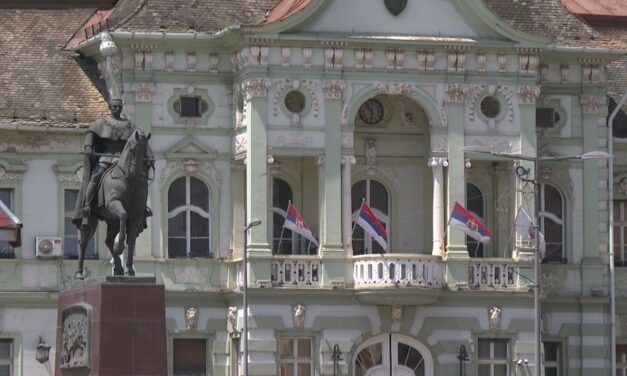 Holtan találták az eltűnt fiatalt Nagybecskereken, a pártok a rendőrség felelősségét firtatják