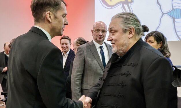 Zentán átadták a Híd Kulturális Alapítvány felújított székházát