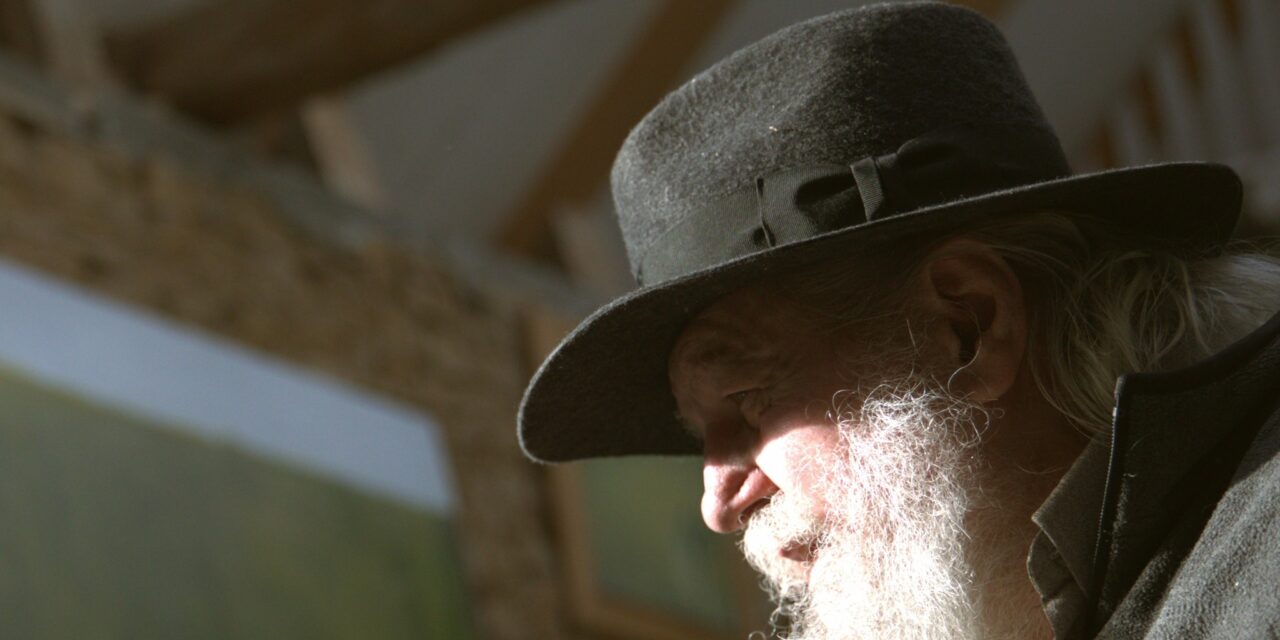 <span class="entry-title-primary">„Ahogy ő létezett, az maga volt a festmény”</span> <span class="entry-subtitle">Szajkó István emléke előtt tiszteleg Keller Ami fotókiállítása a szabadkai Klein House-ban</span>