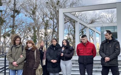 Átszakadt dobhártya, betört fejek A rendőrök csak nézték, hogyan verik a tiltakozó fiatalokat