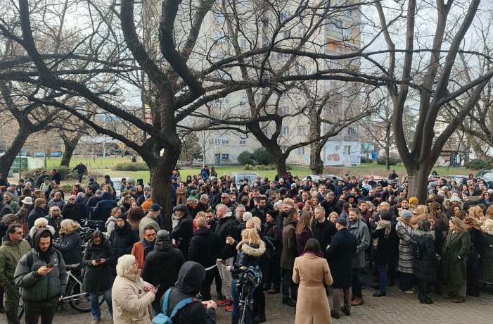 <span class="entry-title-primary">A jövő, ahol a hallgatás a legbiztosabb megoldás</span> <span class="entry-subtitle">A bíróság előtt tüntettek a vajdasági ügyvédek</span>