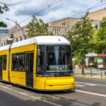 Kisiklott egy villamos Milánóban