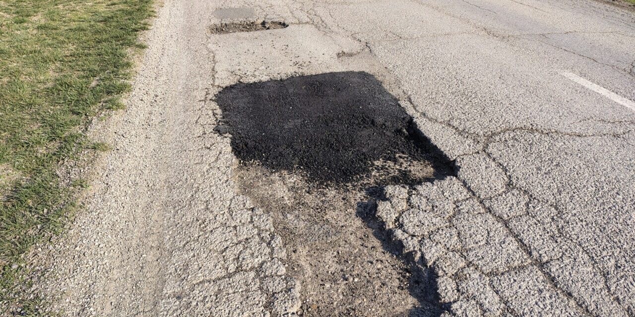 Betömték a kátyúk egy részét Szabadkán, már, ha ezt javításnak lehet nevezni