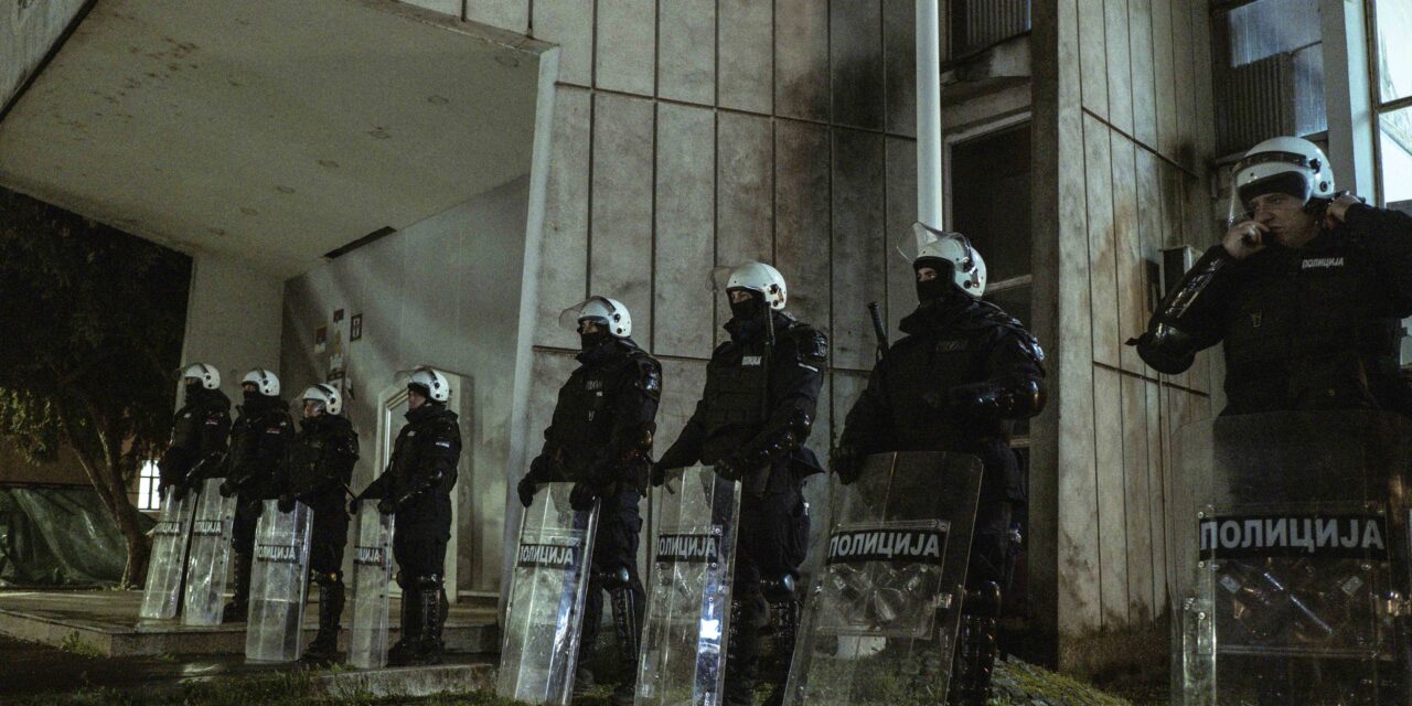 Elemző: Vučić fél lábbal belépett a diktatúrába, ezért nem írja ki a parlamenti választásokat