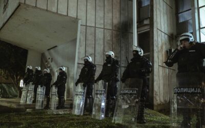 Elemző: Vučić fél lábbal belépett a diktatúrába, ezért nem írja ki a parlamenti választásokat