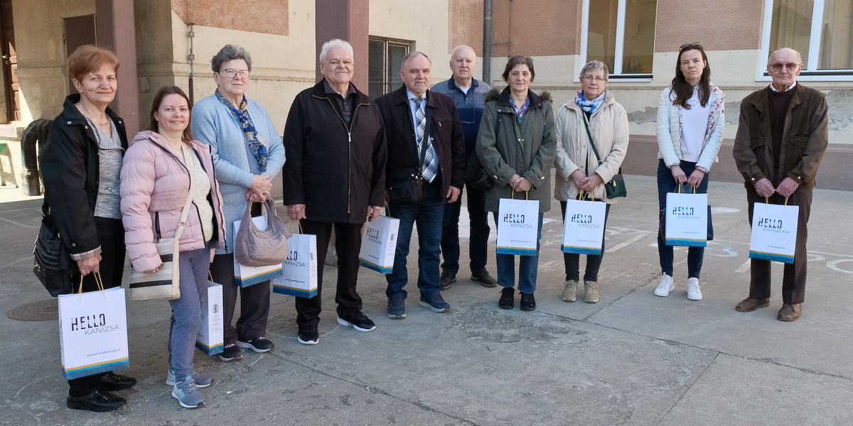 <span class="entry-title-primary">Nagyon nem mindegy, hogy balos vagy dalos</span> <span class="entry-subtitle">Zentai és horgosi győzelem a Családi Kör magazin rejtvényfejtő rendezvényén</span>