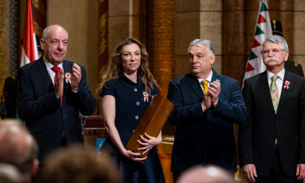 Rúzsa Magdi Kossuth-díjat kapott