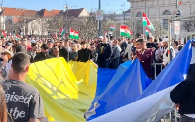 A kormányközeli sajtó azonnal ott volt a Tiszások között, hogy megörökítse az ukrán zászlót