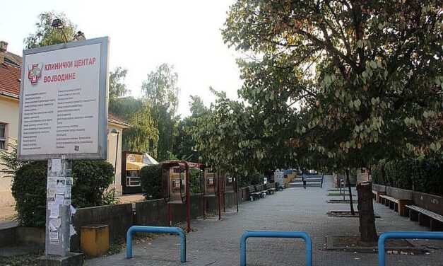 Leszakadt a mennyezet egy része a klinikai központban, egy ápolónő megsérült + VIDEÓ