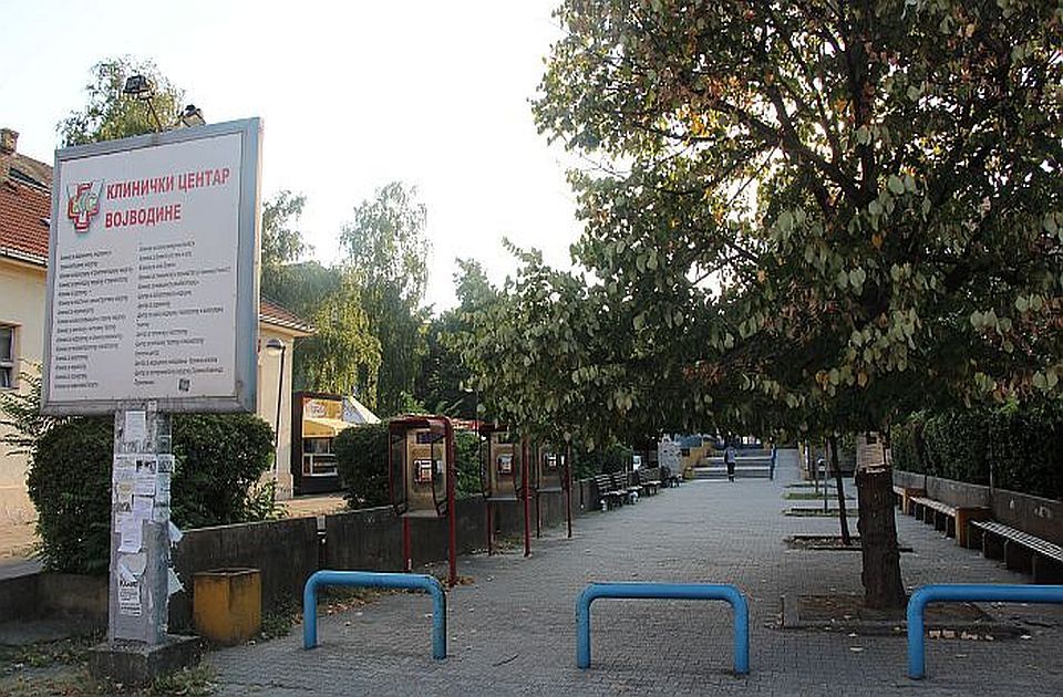 Leszakadt a mennyezet egy része a klinikai központban, egy ápolónő megsérült + VIDEÓ