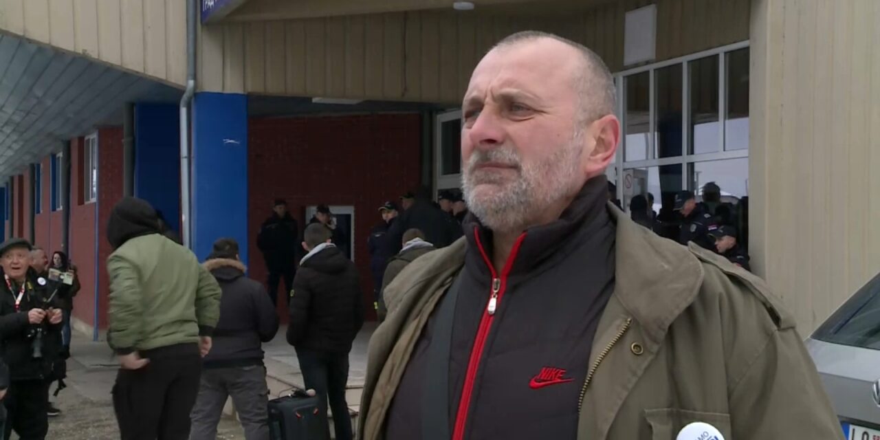 <span class="entry-title-primary">Traktorral hajtott a rendőrök közé</span> <span class="entry-subtitle">Előzetes letartóztatásba helyezték Zlatko Kokanovićot</span>