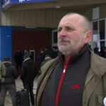 Traktorral hajtott a rendőrök közé