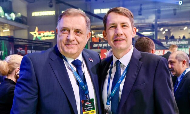 Pásztor Bálint Dodik és Orbán társaságában: Fel, győzelemre!