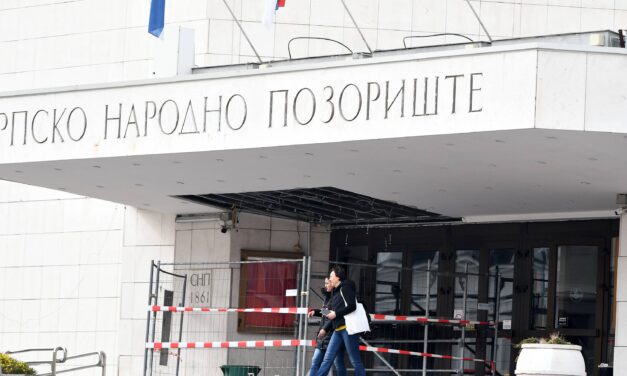 Nem az előtető omlott le, hanem javítási munkálatok folynak