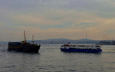 Mintegy 35 000 ember rekedt a hajókon a Perzsa-öbölben