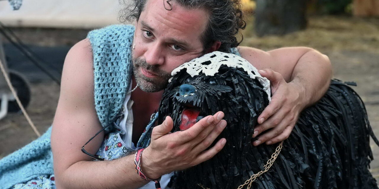 Április elsején Rokon Ilonka Bablevesével indít a Kosztolányi Színház