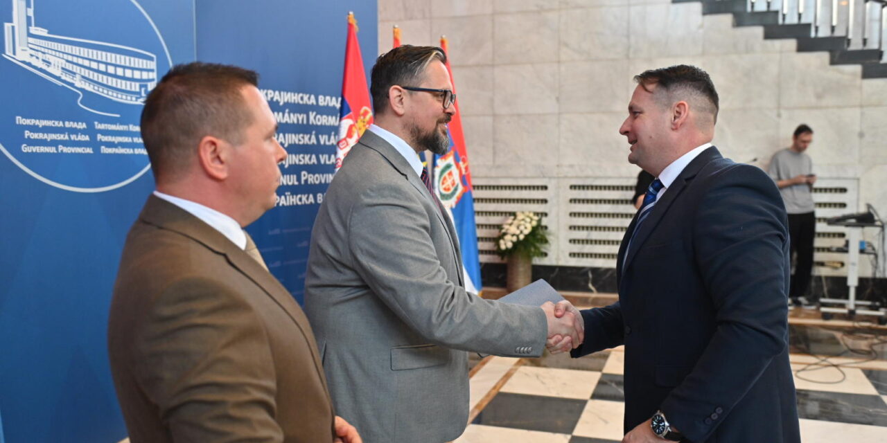 Szerződést kötött a tartományi kormány a nemzeti tanácsokkal, érkezhet a támogatás