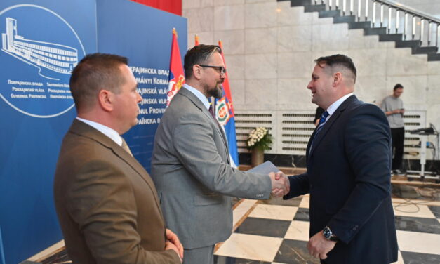 Szerződést kötött a tartományi kormány a nemzeti tanácsokkal, érkezhet a támogatás